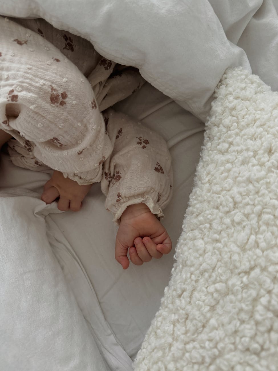 Best Mattress for Growing Pains Kids Canada: A Parent's Guide