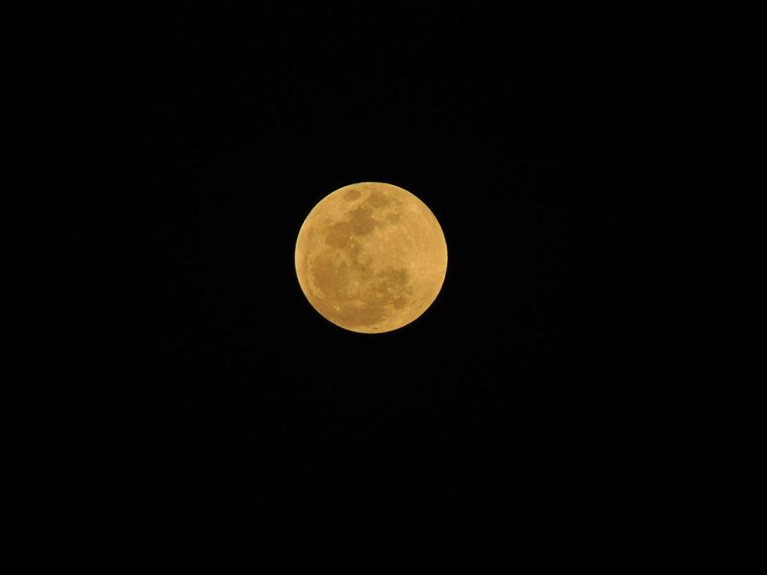 Full moon insomnia guide - moon in night sky - Mattress Miracle Brantford