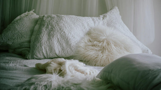 How to Fluff a Pillow: Five Methods to Restore Lost Loft from Mattress Miracle