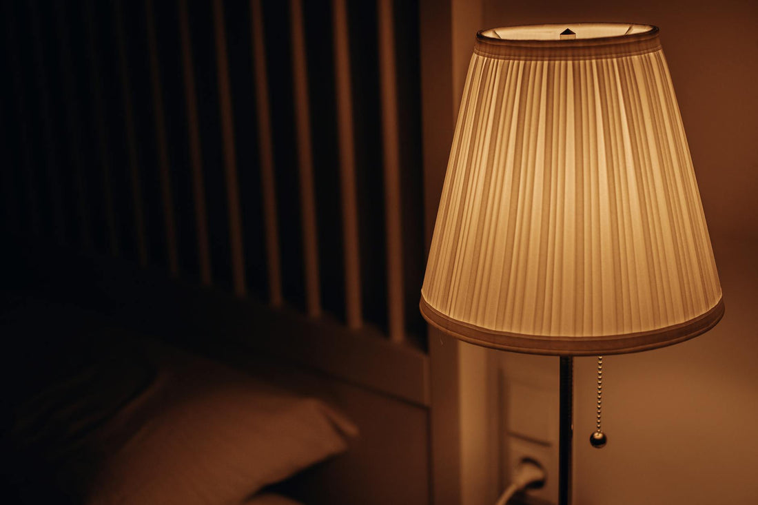 Red light therapy ambient glow in bedroom for sleep - Mattress Miracle