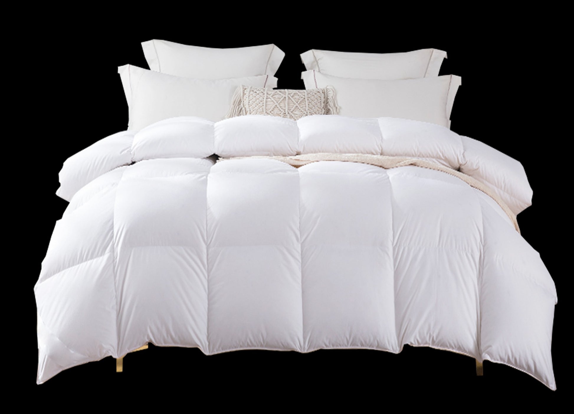 Duszan 950 loft Polish goose down duvet on bed - Mattress Miracle Brantford